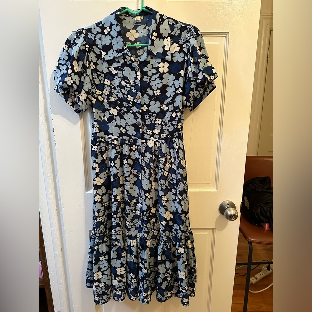 Floral midi dress with puff sleeves